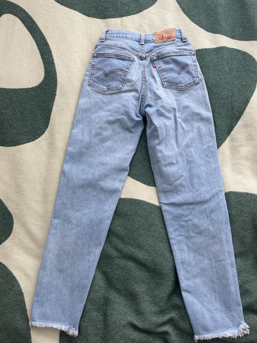 Levi's Jeans: Levi's Mom Jeans, Grösse 23, Hellblau – Usato da Andwil SG venduto da sas_m9tn 2