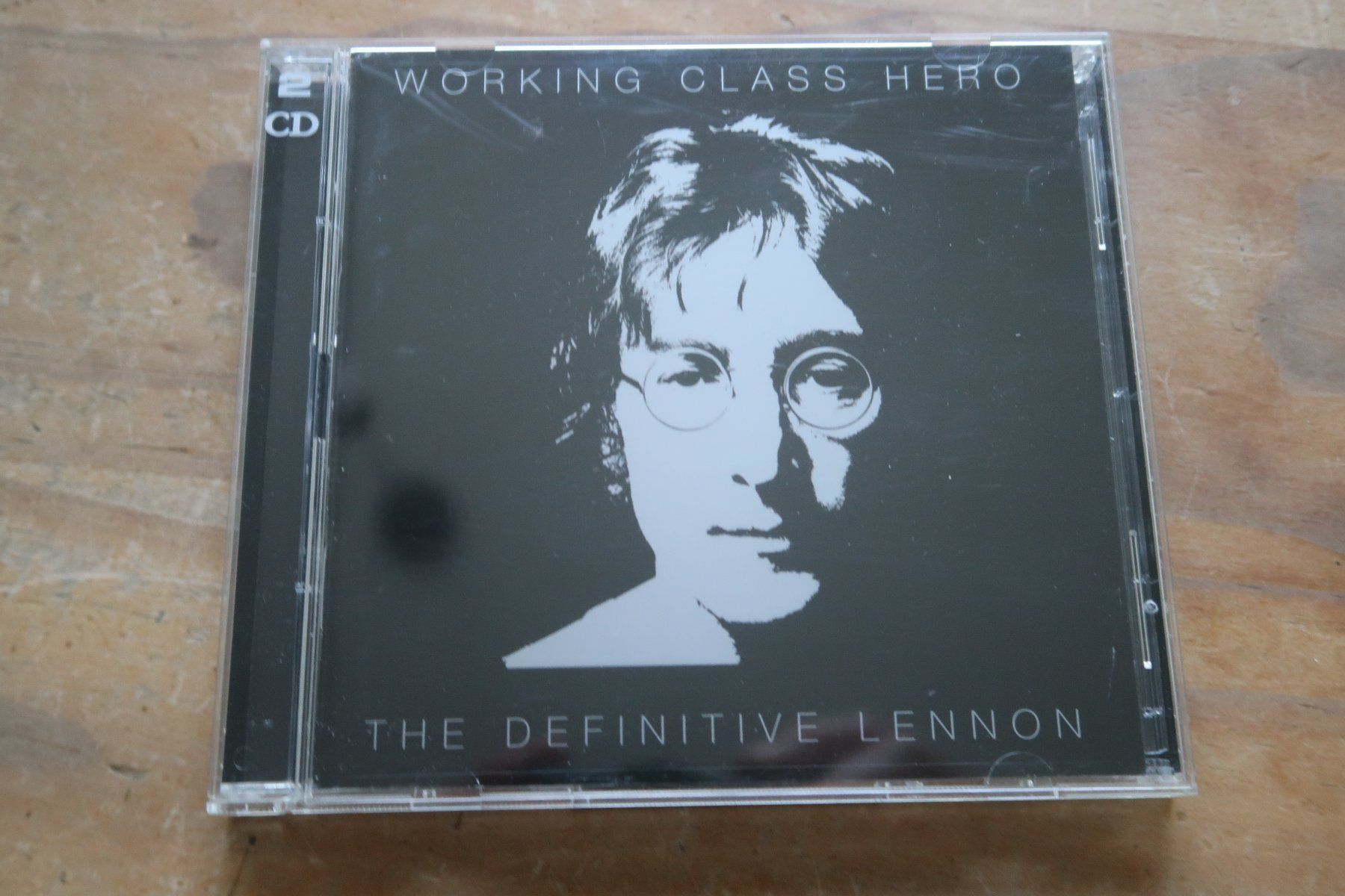 CD: JOHN LENNON - THE DEFINITIVE - WORKING CLASS HERO - 2x CD – Usato da Basel venduto da Patiscat