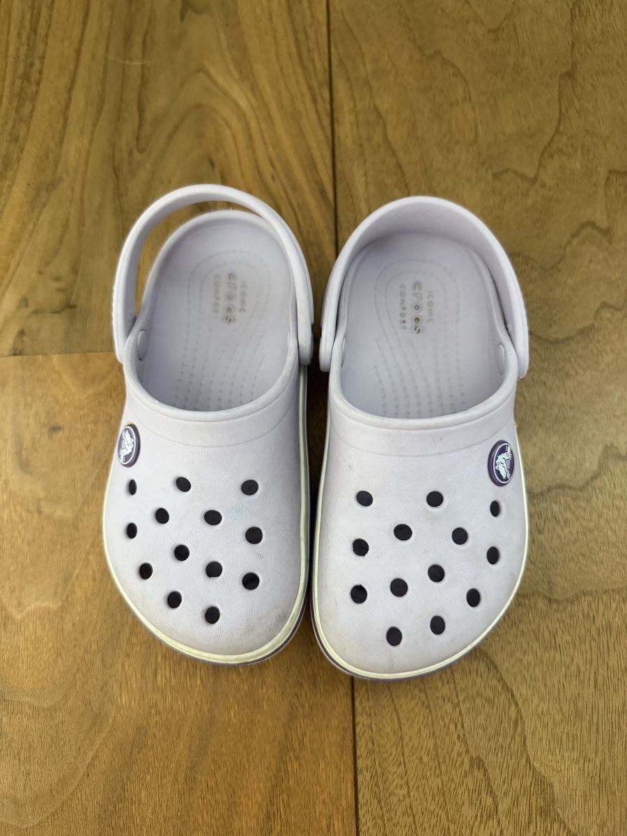 Crocs Chaussures garçon: Süsse Schuhe von Crocs – D'occasion à Au SG par Sukirl