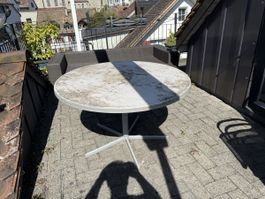 Gartentisch rund mit vier Stühlen gebrauchter Zustand