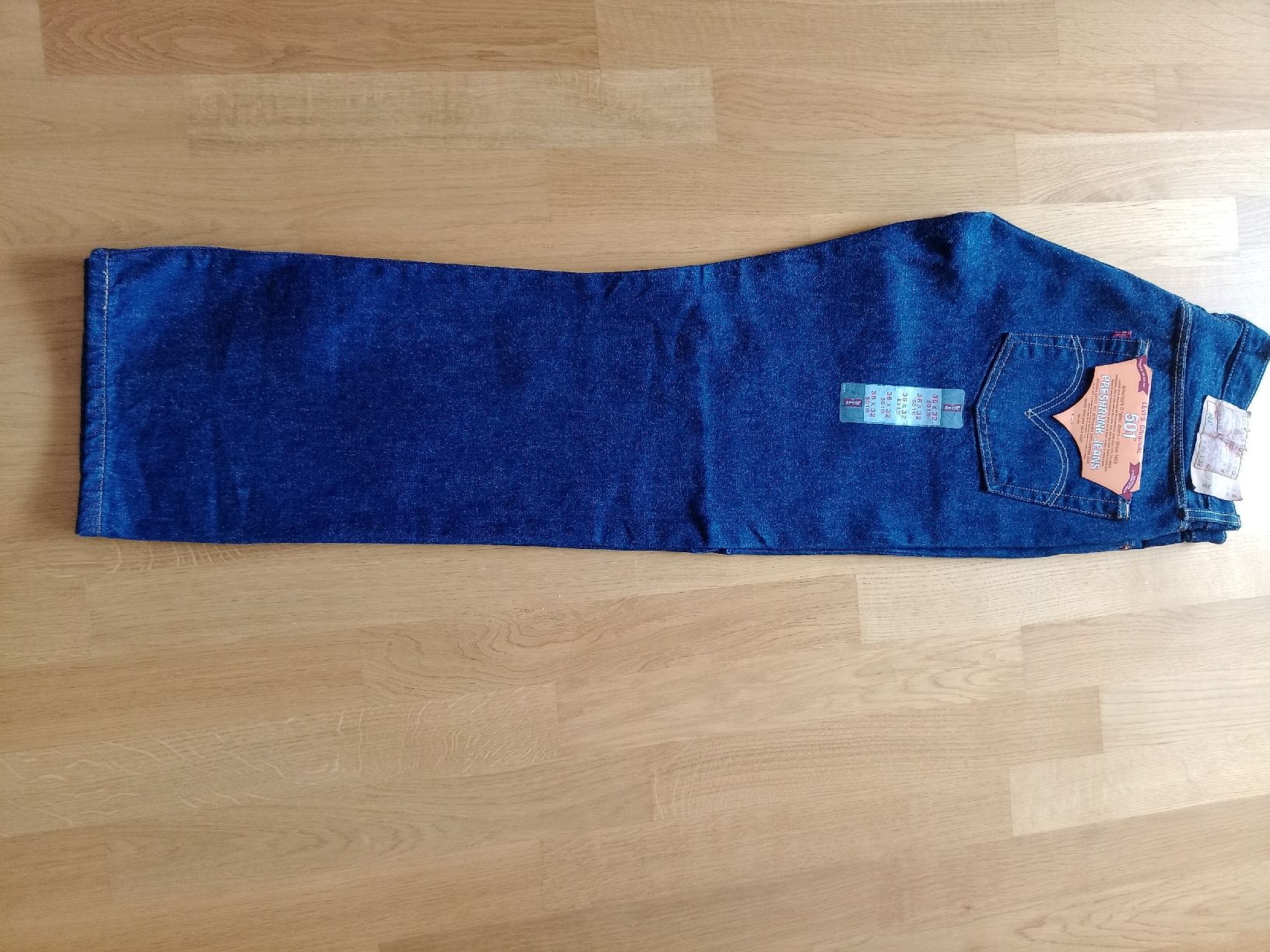 Jeans: Neue Levis Jeans 501 – Nuovo e nell'imballaggio originale da Disentis-Muster venduto da Bix03