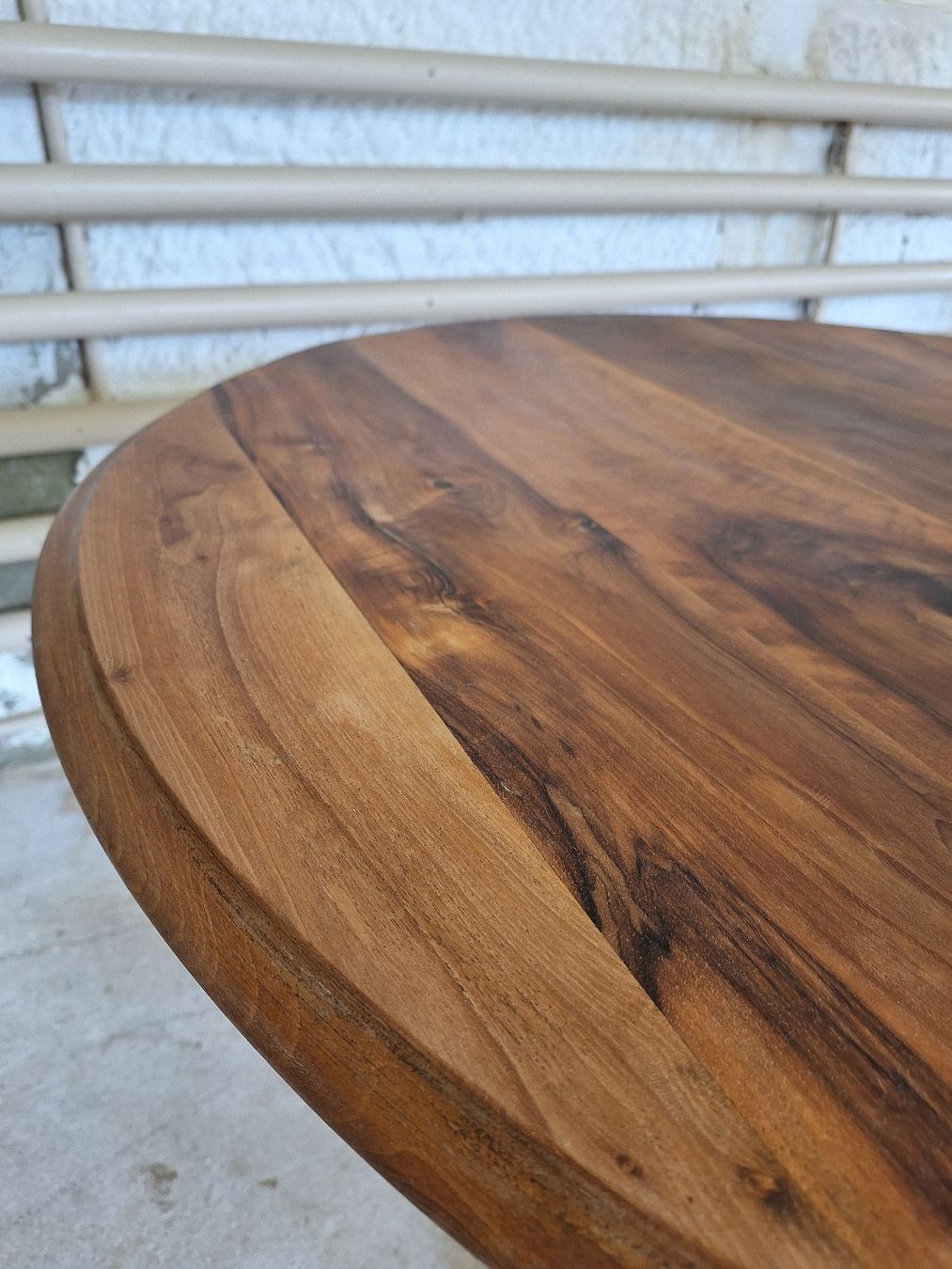 Articoli in legno: Nussbaum Bistrotisch – Usato da Urtenen-Schönbühl venduto da Atelier21_bern 2