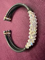 Armreif aus Kautschuk mit Swarovski Kristallen