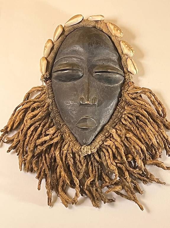Internationale Kunst: Petit masque africain ancien – Gebraucht aus Neuchâtel von alexandrigor
