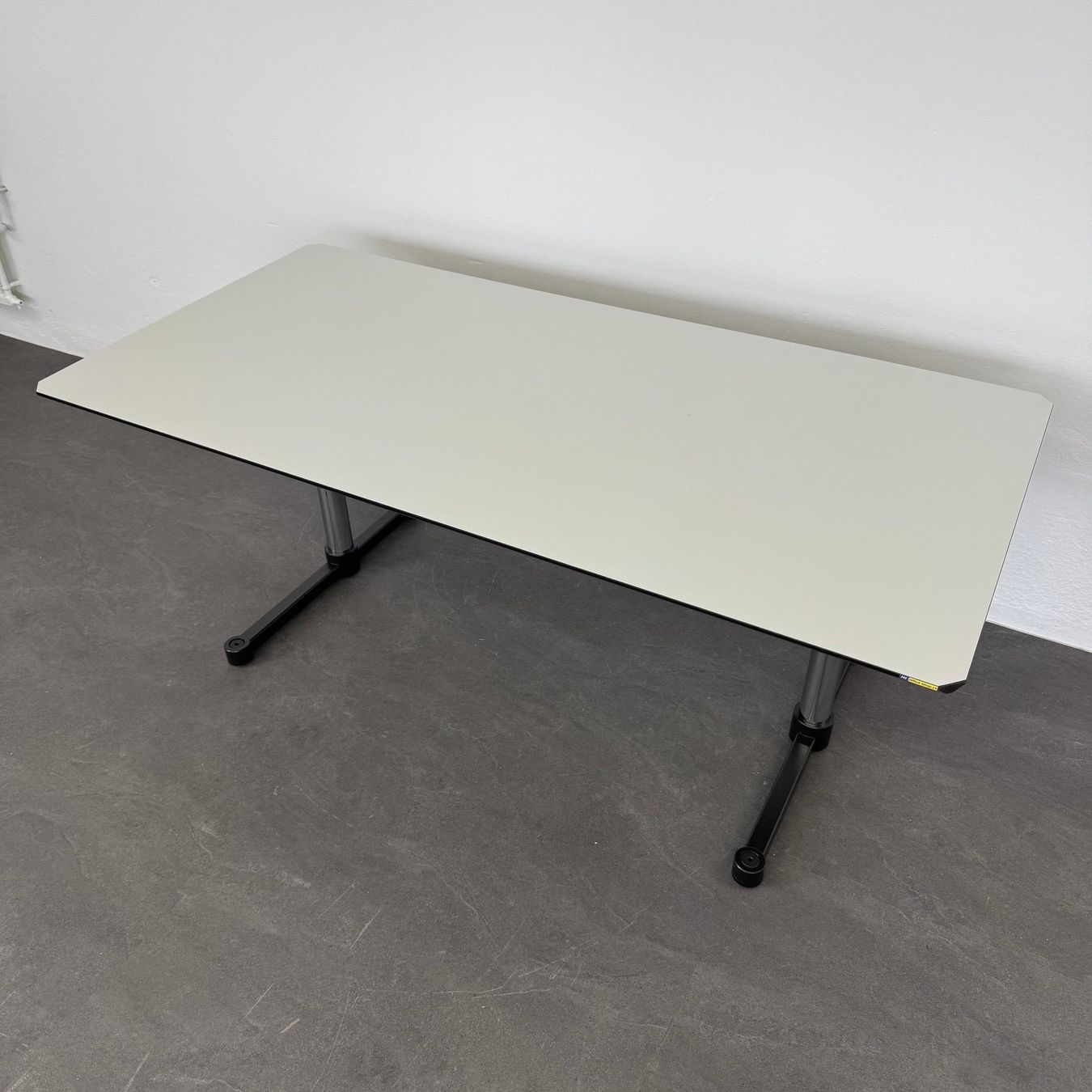USM Scrivanie: USM-Haller Kitos Tisch – Usato da Schönenwerd venduto da mcofficeshop 2