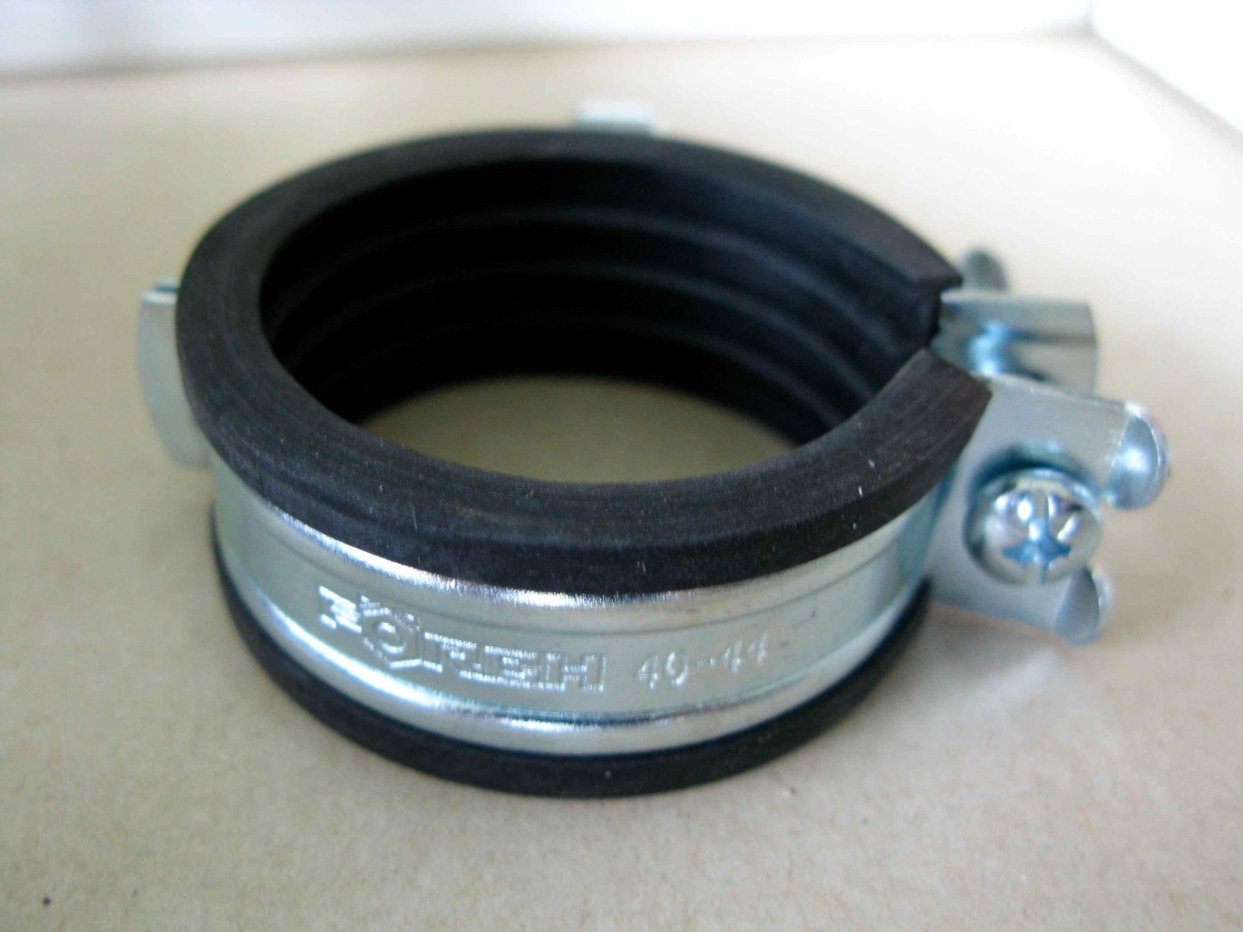 Supporti a parete: Rohrschelle mit Schalldämmung 40-44mm – Nuovo (secondo la descrizione) da Samstagern venduto da Betscha