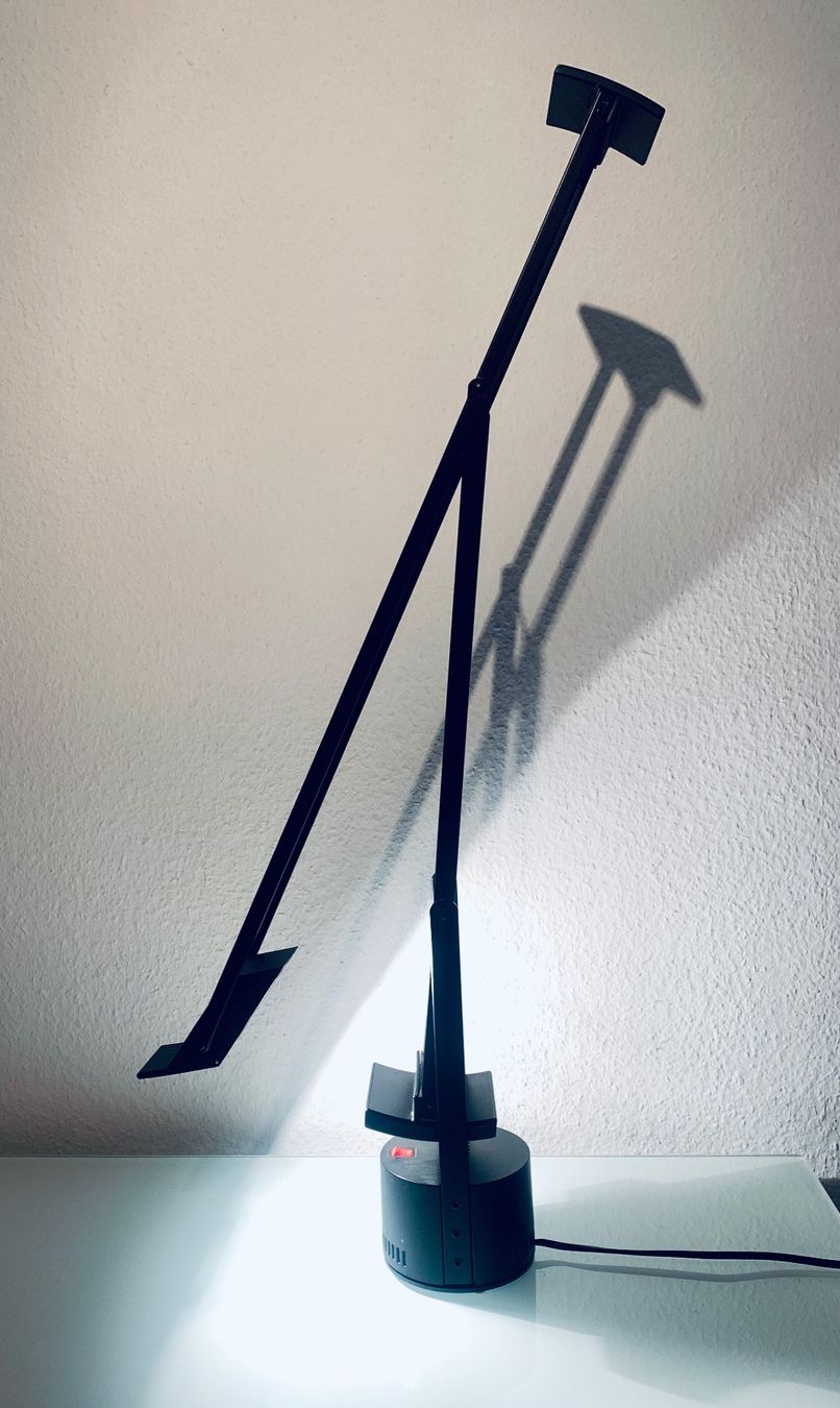 Artemide Lampen: Artemide Tizio 50, Design Büroleuchte – Gebraucht aus Bern von Flora.Sonea 2