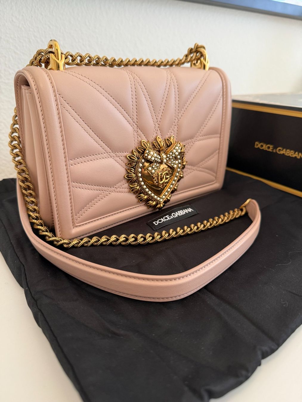 Dolce & Gabbana Borse da donna: Dolce & Gabbana Devotion medium shoulder bag – blush pink – Usato da Basel venduto da Paulandrewlee 1