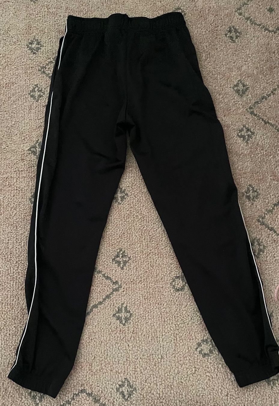 Nike Pantaloni: Nike Trainerhose Schwarz Grösse M – Usato da Oetwil am See venduto da ser_j95v 1