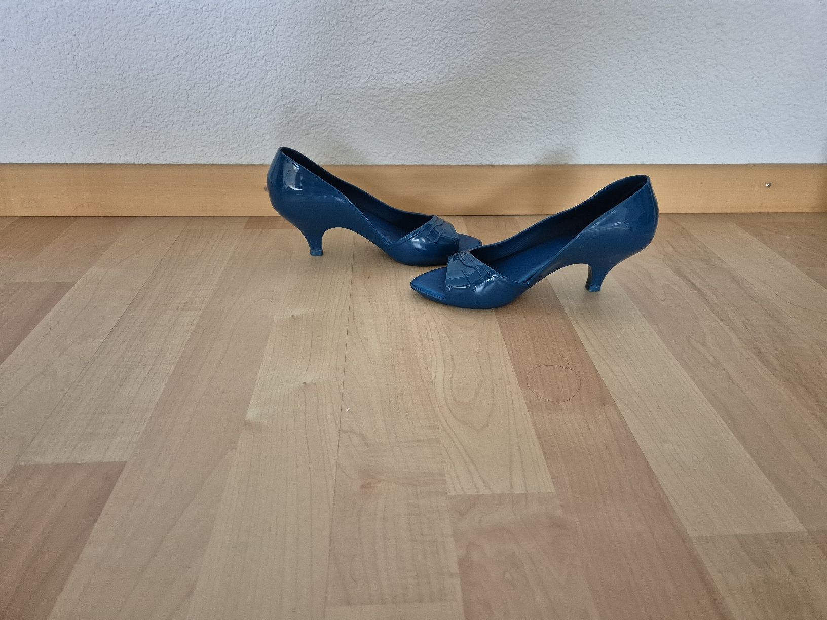 Scarpe da donna: Damenschuhe aus Silikon, Grösse 35 – Nuovo (secondo la descrizione) da Zürich venduto da Sami78 1