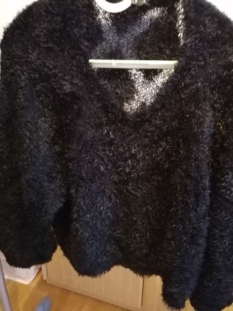 Schwarzer Flausch-Pullover, Grösse S, perfekt für Herbst!
