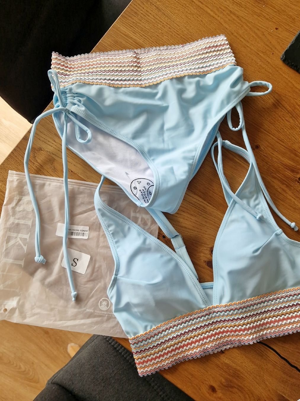 Badekleider & Bikinis: Bikini hellblau, neu, Gr. S, bauchformend / shaping – Neu und originalverpackt aus Niederhelfenschwil von chr_yk9m 1