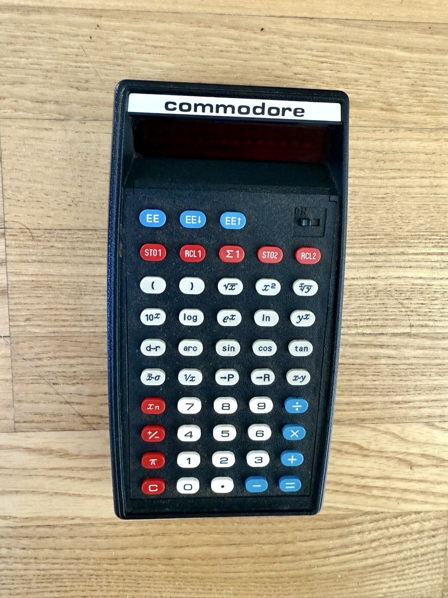 Commodore Taschenrechner: Taschenrechner Commodore SR 4148R mit Hülle – Gebraucht aus Stein am Rhein von Tags