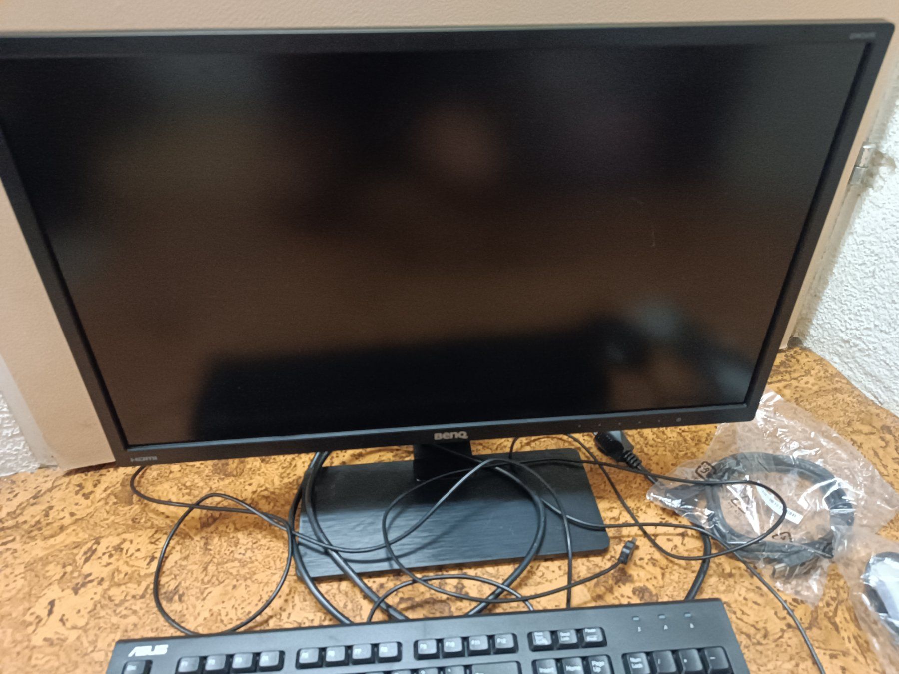BenQ Monitore: Monitor, Tastatur und Maus Set – Gebraucht aus Obfelden von  3