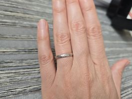 Ring aus Weißgold mit fünf Diamanten