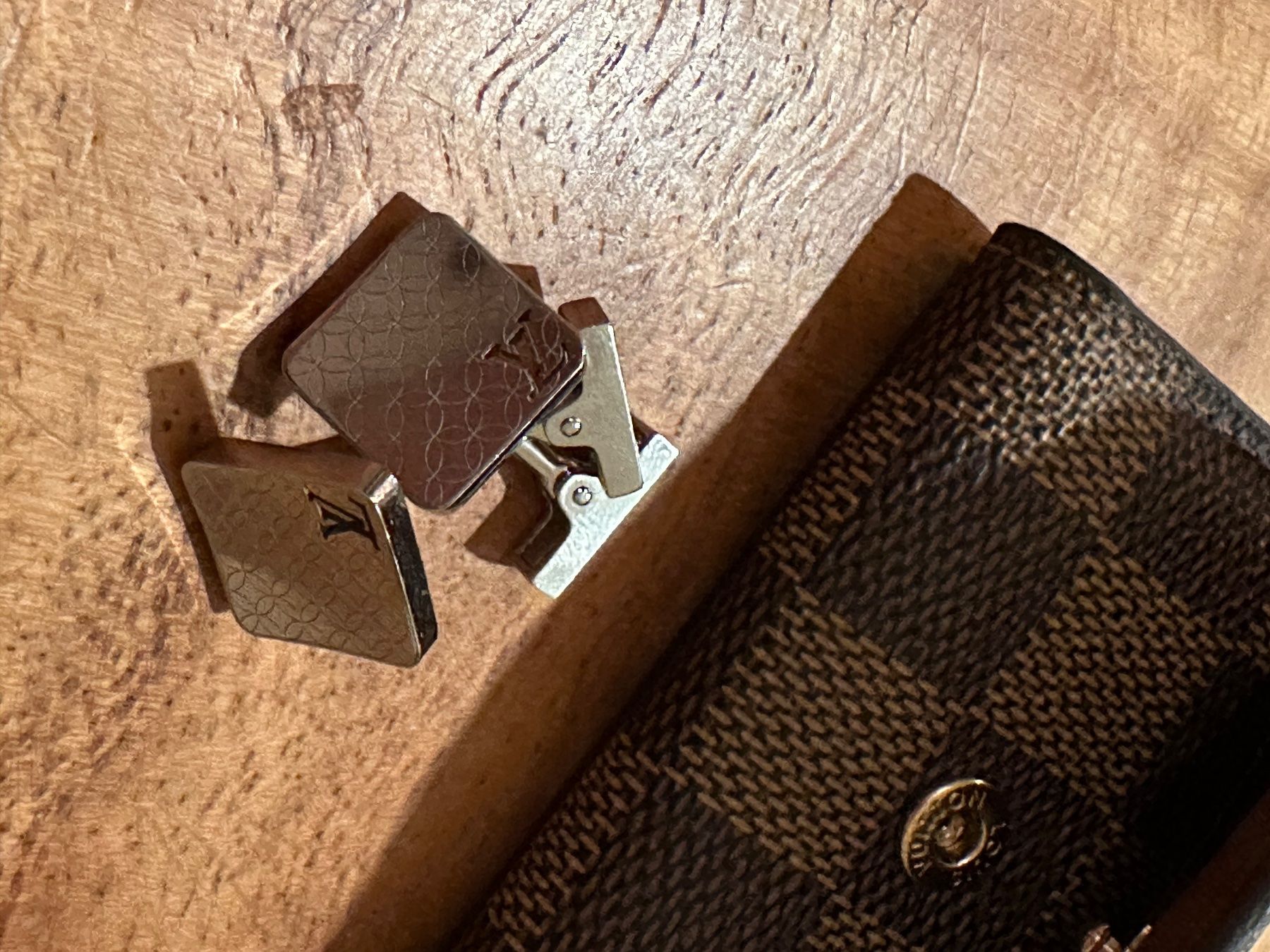 Louis Vuitton Manschettenknöpfe: Louis Vuitton Manschettenknöpfe M65043 – Gebraucht aus Stans von go__hh9x 1