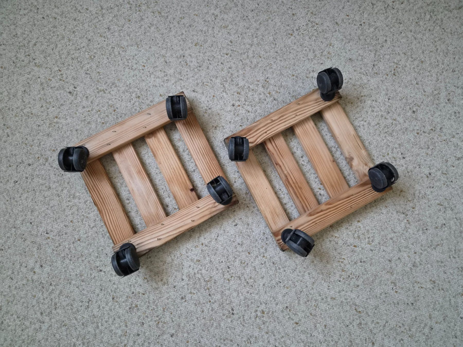 Altro per la casa: 2er Set Holz-Pflanzenroller, Allzweckroller, Garten – Usato da Eschenbach SG venduto da floeckli444
