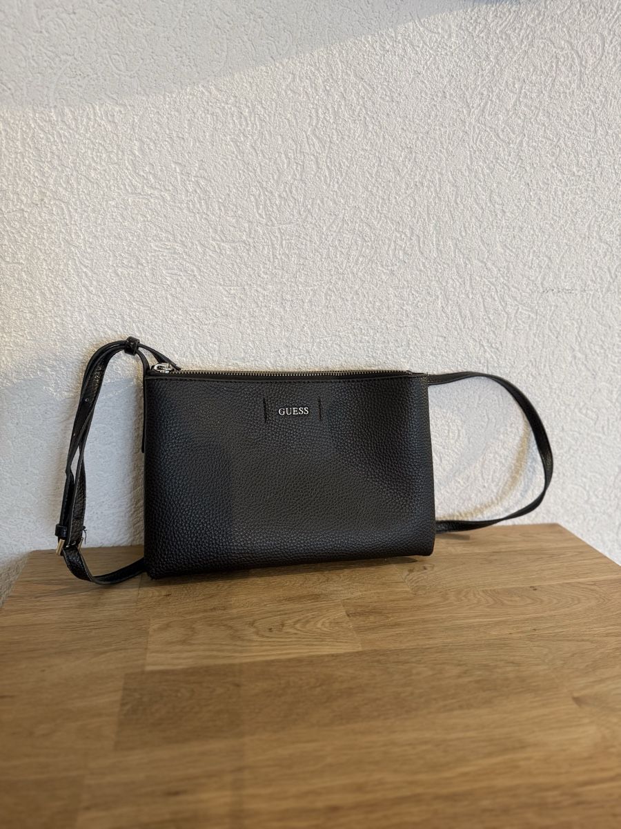 Guess Altro in  Abbigliamento & Accessori: Sac guess  – Usato da Chavornay venduto da Rosiecat