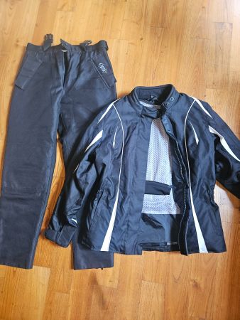 Motorradbekleidung