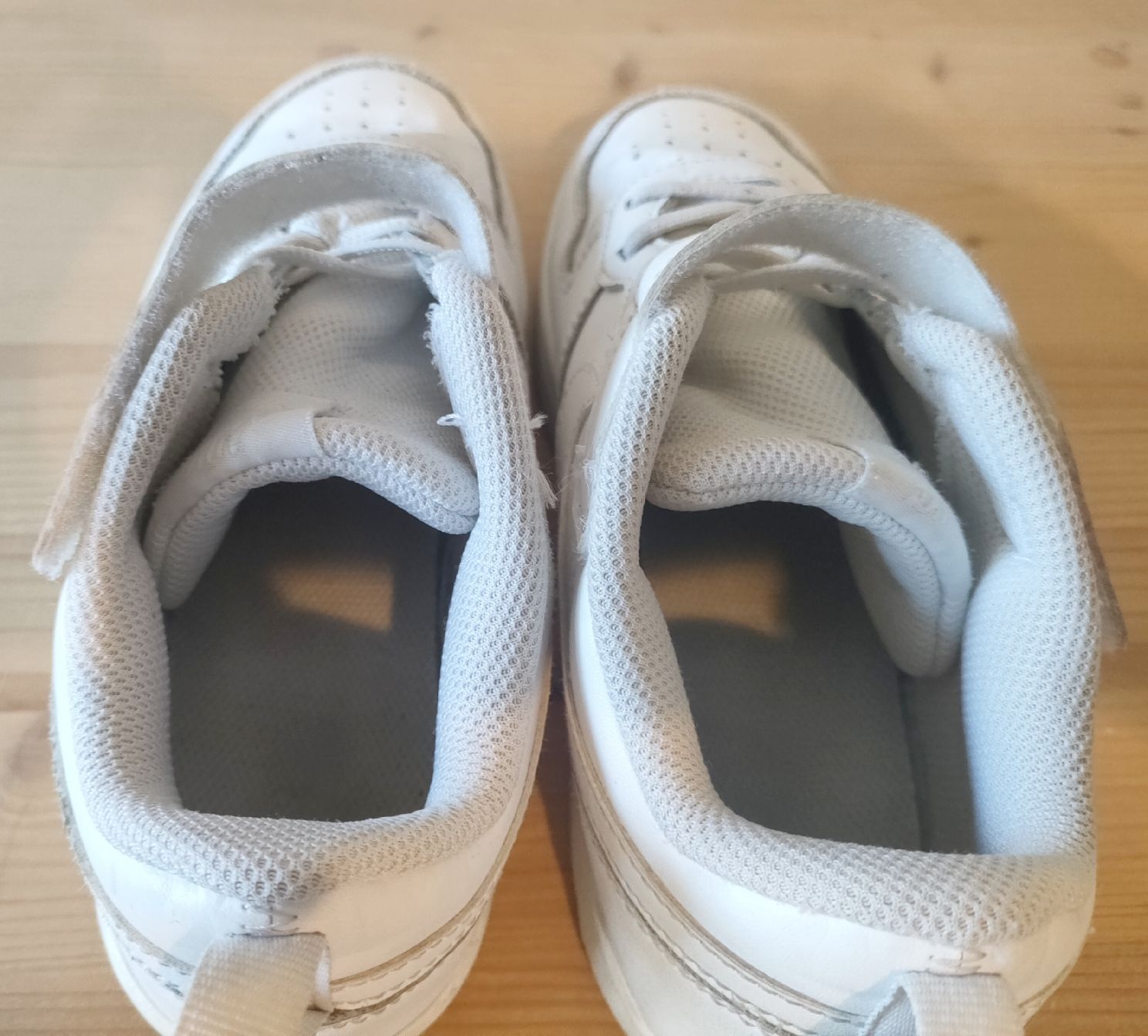 Nike Schuhe für Jungen: Nike Sneaker weiss Grösse 35 – Gebraucht aus Speicher von Indigoblau_3 5