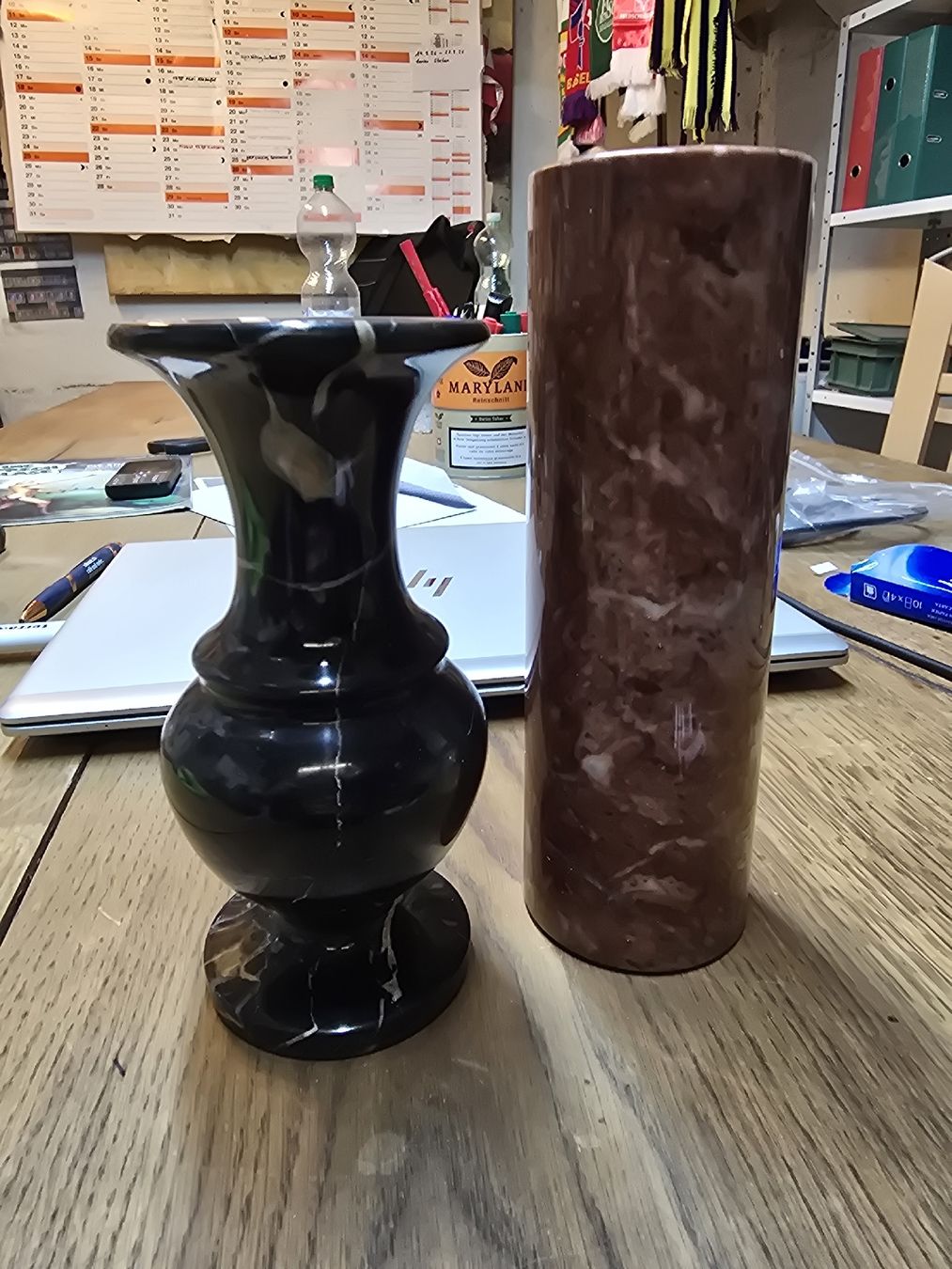Vasi & Recipienti: 2 schöne Vasen aus Marmor (D1) – Usato da Rorschach venduto da TimelessTrading
