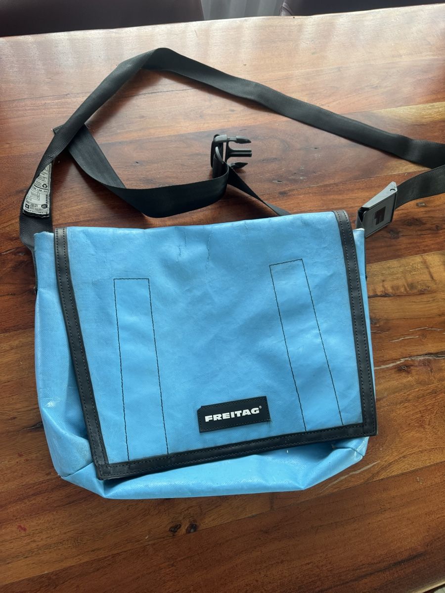 Freitag Borse: FREITAG Tasche  Serie G5.1 hellblau – Usato da Oftringen venduto da Makeq