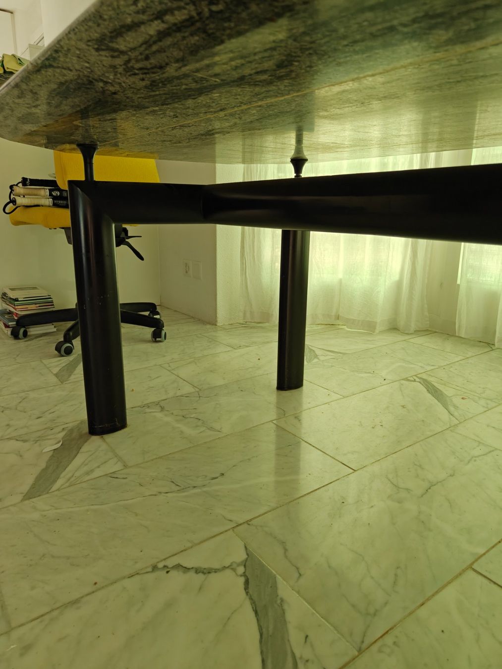 Tische: Massiver Granittisch – Gebraucht aus Fehraltorf von Cramora 4
