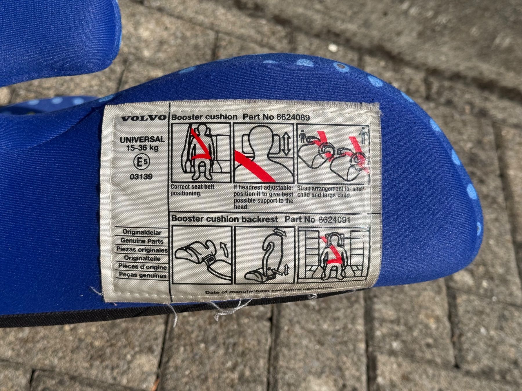 Auto-Kindersitze: Volvo Kindersitz Erhöhung – Gebraucht aus Frauenfeld von can_touch_this 3