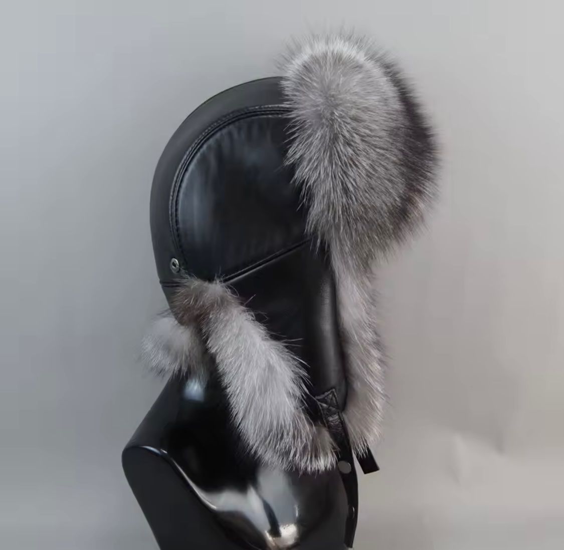 Hüte, Mützen & Caps: Flauschige Mütze – Neu und originalverpackt aus Kloten von swarovski16 1