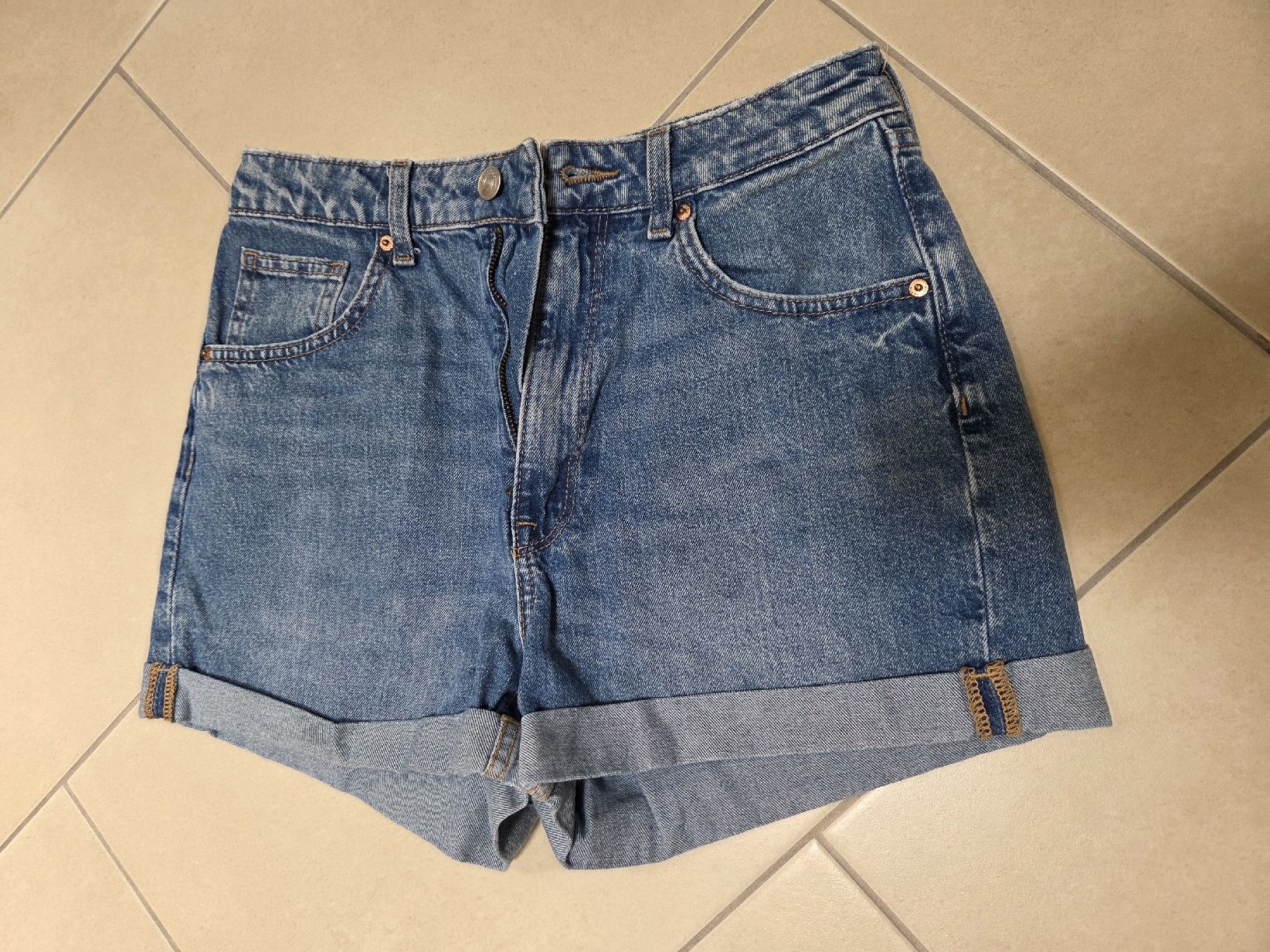 H&M Hosen: drei Shorts gr 36 – Gebraucht aus Aadorf von JFPS 3