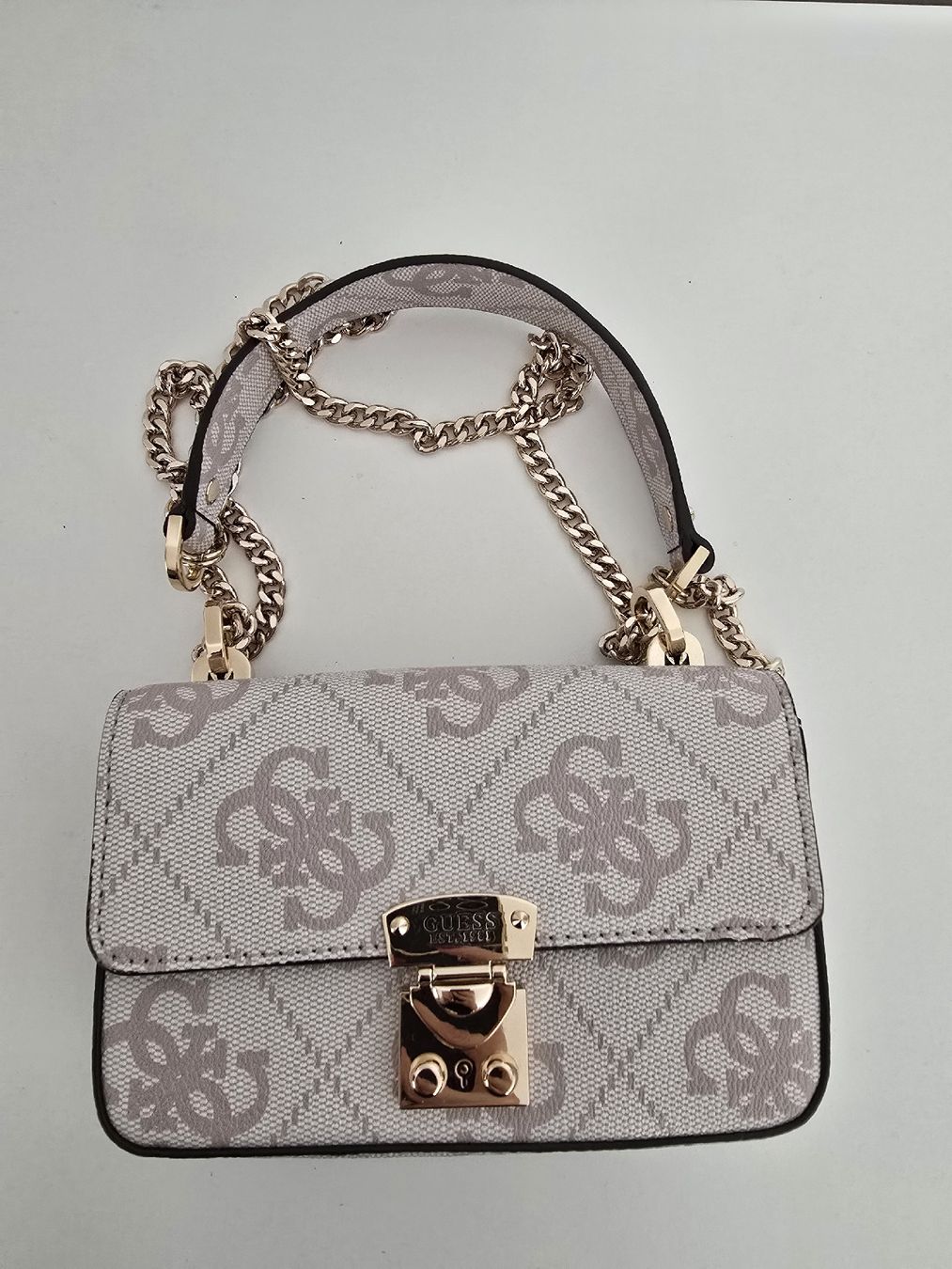 Guess Borse da donna: Guess Handtasche – Nuovo (secondo la descrizione) da Zürich venduto da Luana.N