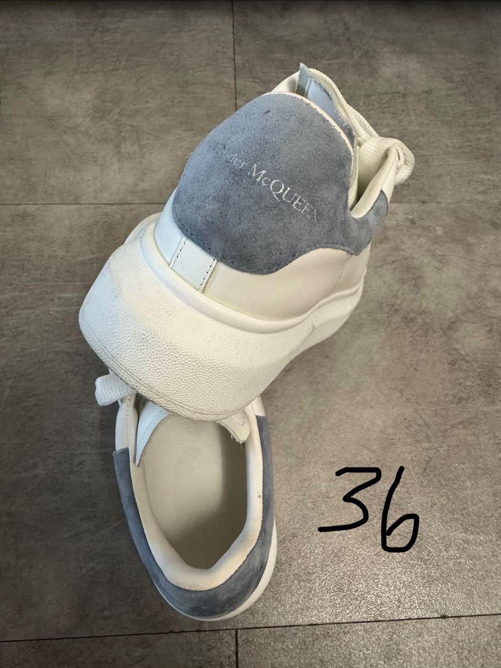 Alexander Mcqueen Scarpe da donna: Alexander McQueen baskets blanches bleu taille 36 – Usato da Cologny venduto da lil_bpv9 1