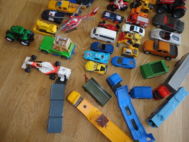 Hot Wheels Giocattoli: AUTO 51 X MAJORETTEHOTWHEELSDISNEYSIKUMATCHBOXNONAME – Usato da Teufen AR venduto da Donschabl 1