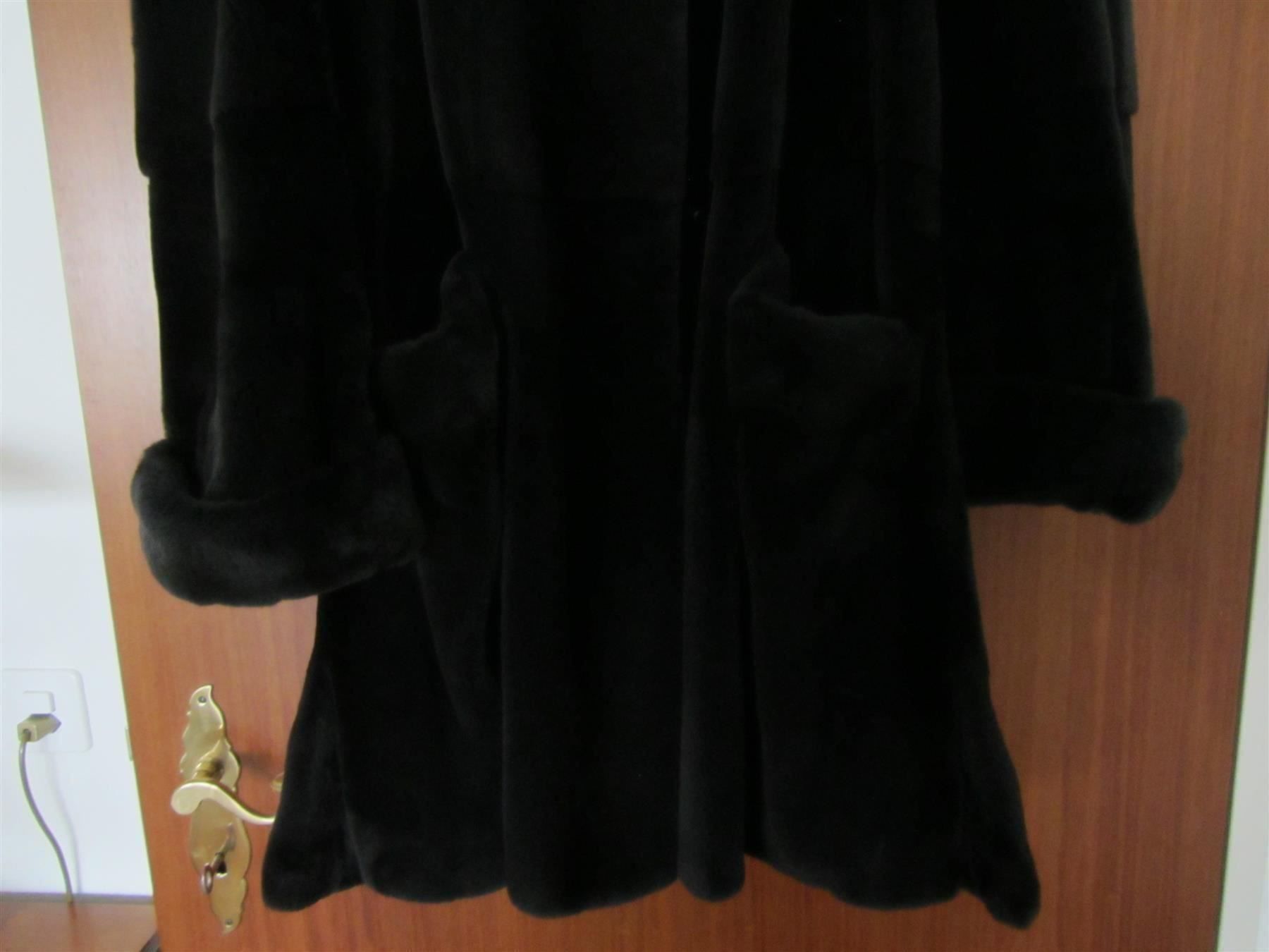 Jacken: warme Pelzjacke  schwarz  Gr. 42 – Gebraucht aus Reinach BL von Alemann10 4