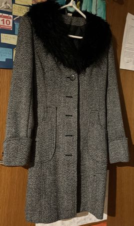 Schicker Wintermantel mit Kunstfellkragen Gr. 36