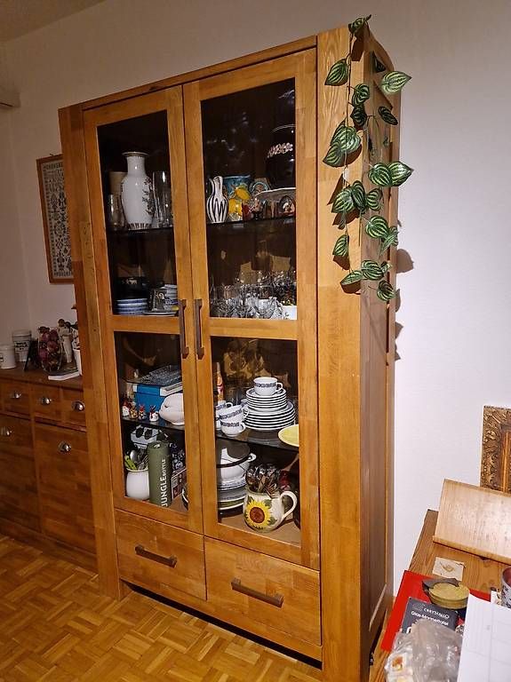 Vitrinen: Vitrinenschrank aus Massivholz – Gebraucht aus Basel von velimengo 1