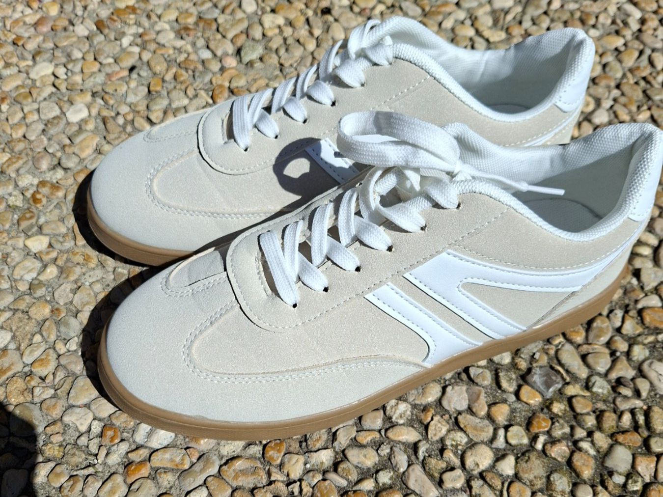 Damenschuhe: Sneaker beige weiss Gr. 40 – Gebraucht aus Gerolfingen von oceanblue