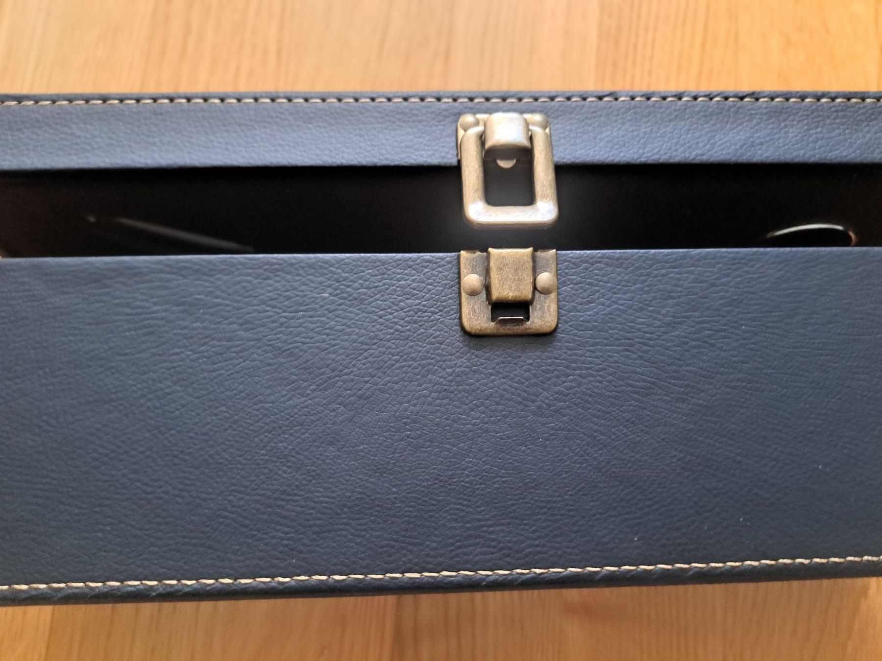 Altro: Edle Wein-Geschenkbox mit Zubehör – Usato da Basel venduto da oliver21218 7