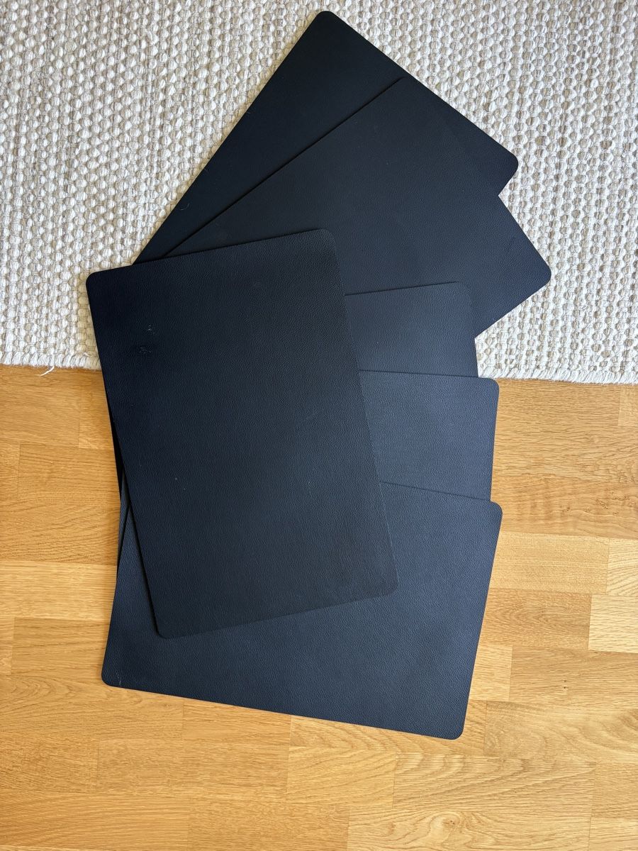 Set di tavolo e panche: Tischset 6er Set DEPOT Kunstleder Schwarz – Usato da Niederwangen BE venduto da jeromefabricegerig