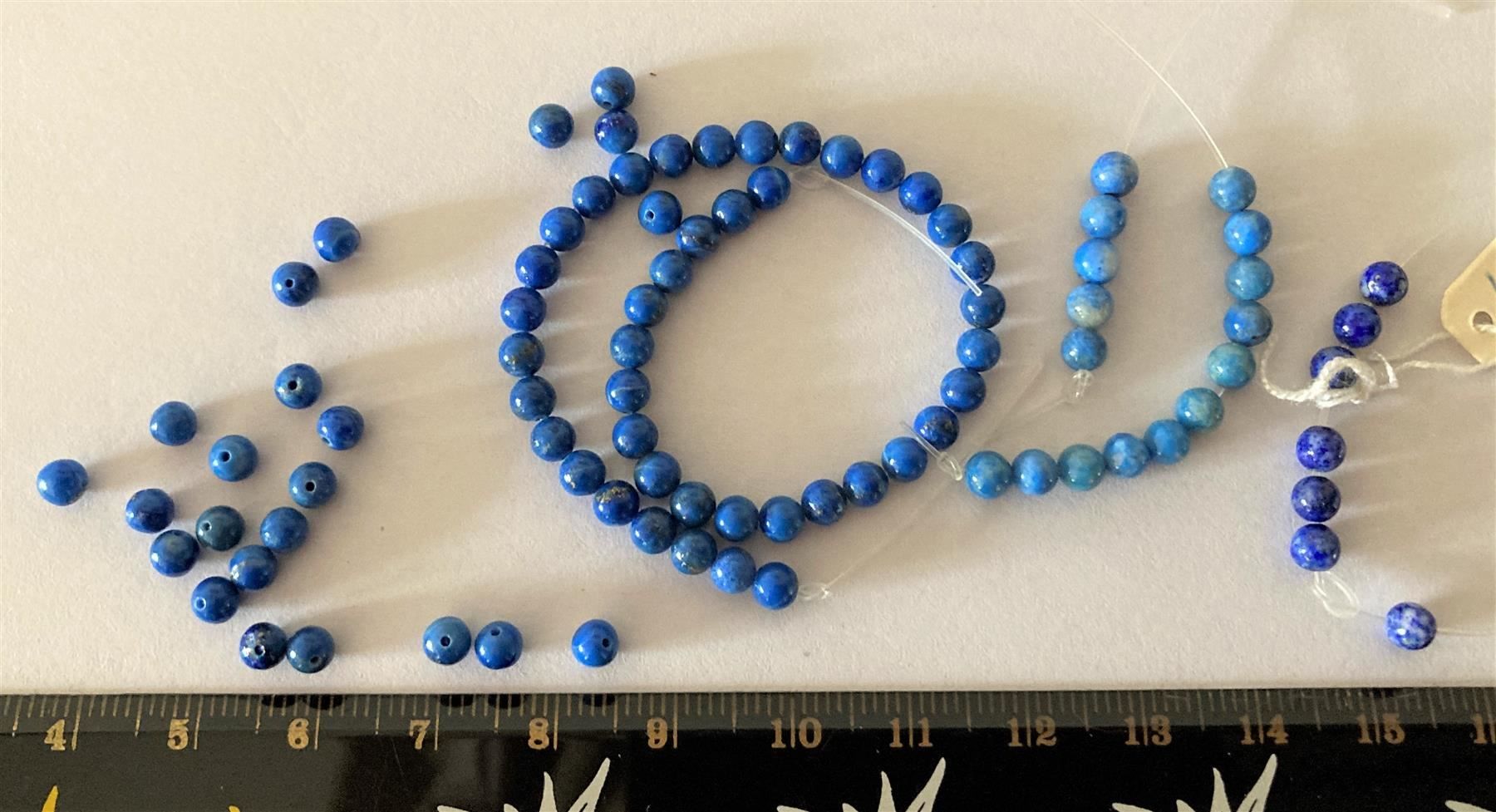 Perle (finte): 85 perles rondes Lapis Lazuli 4mm – Nuovo e nell'imballaggio originale da Goumoens-la-Ville venduto da brandonv