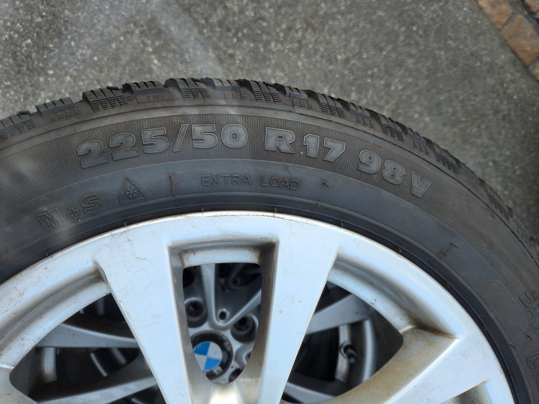 Pneumatici & Ruote complete: BMW alufelgen mit pneu – Usato da Fischbach-Göslikon venduto da Emanuel.Bardhi 2