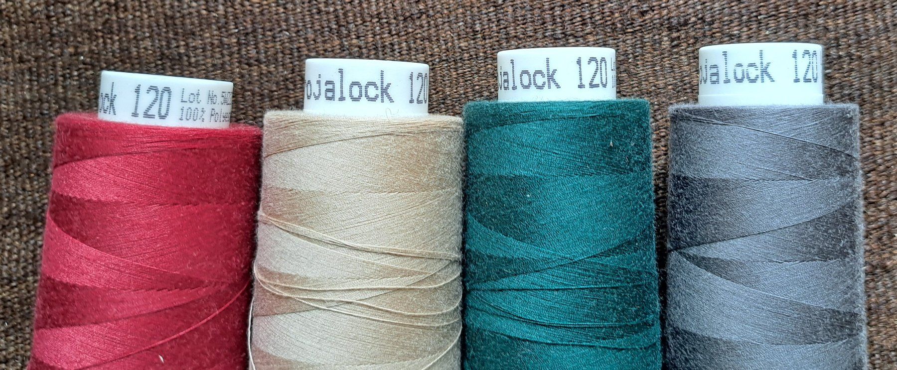 Kordeln & Faden: Overlockgarn 4x 2500m Polyester 120 Rot Beige Tuerkis Grau – Gebraucht aus Bern von Zahra010 1