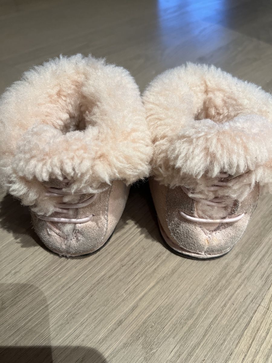 Ugg Schuhe für Mädchen: UGG Winter-Finken - Gr.23 – Gebraucht aus Brütten von Aerox82 2