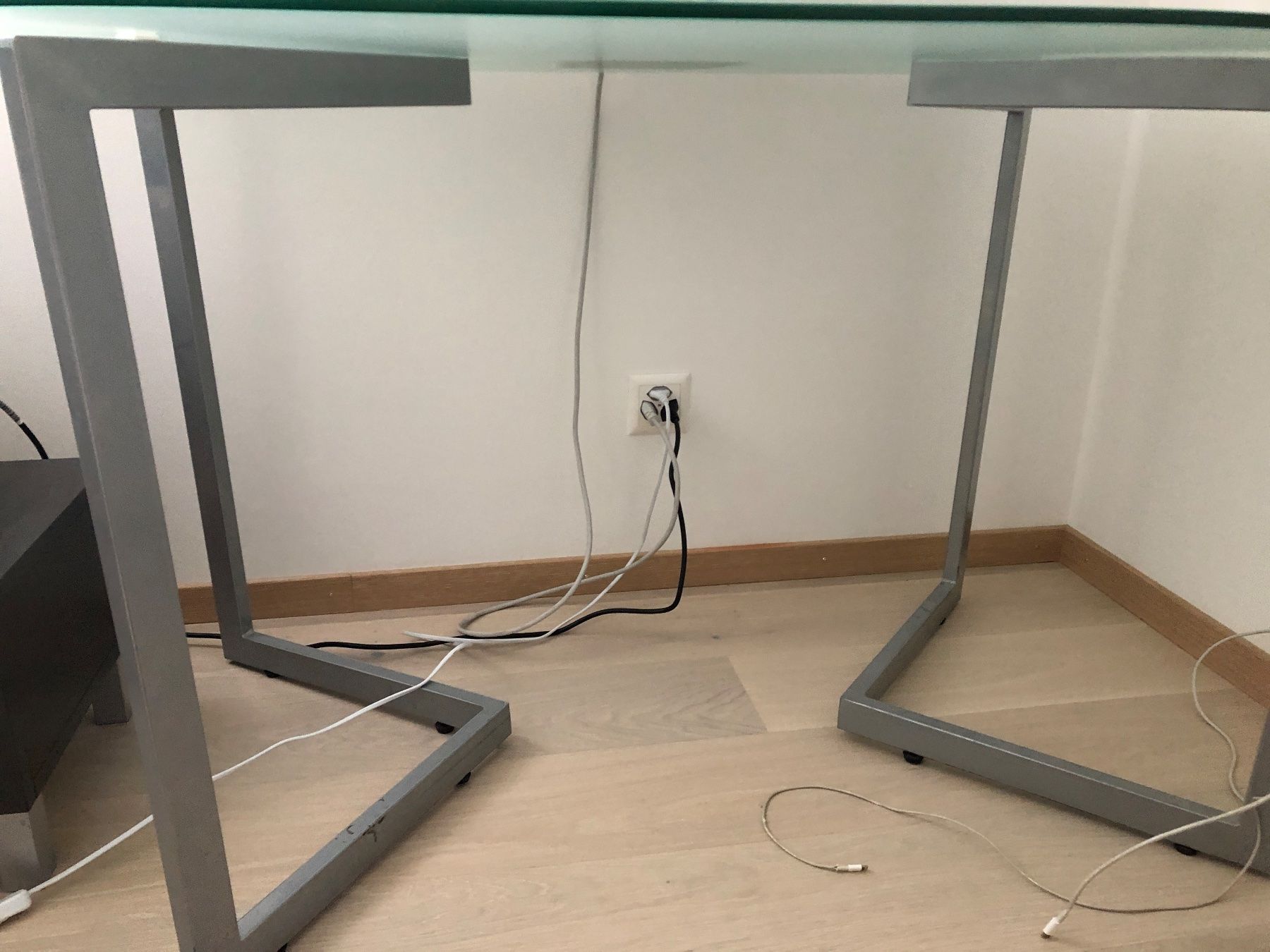 Interio Schreibtische: Table de bureau en verre/Bürotisch aus Glas_INTERIO – Gebraucht aus Veyrier von Szurkemaci 2