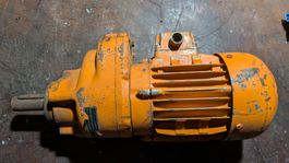 Elektromotor mit Getriebe orange