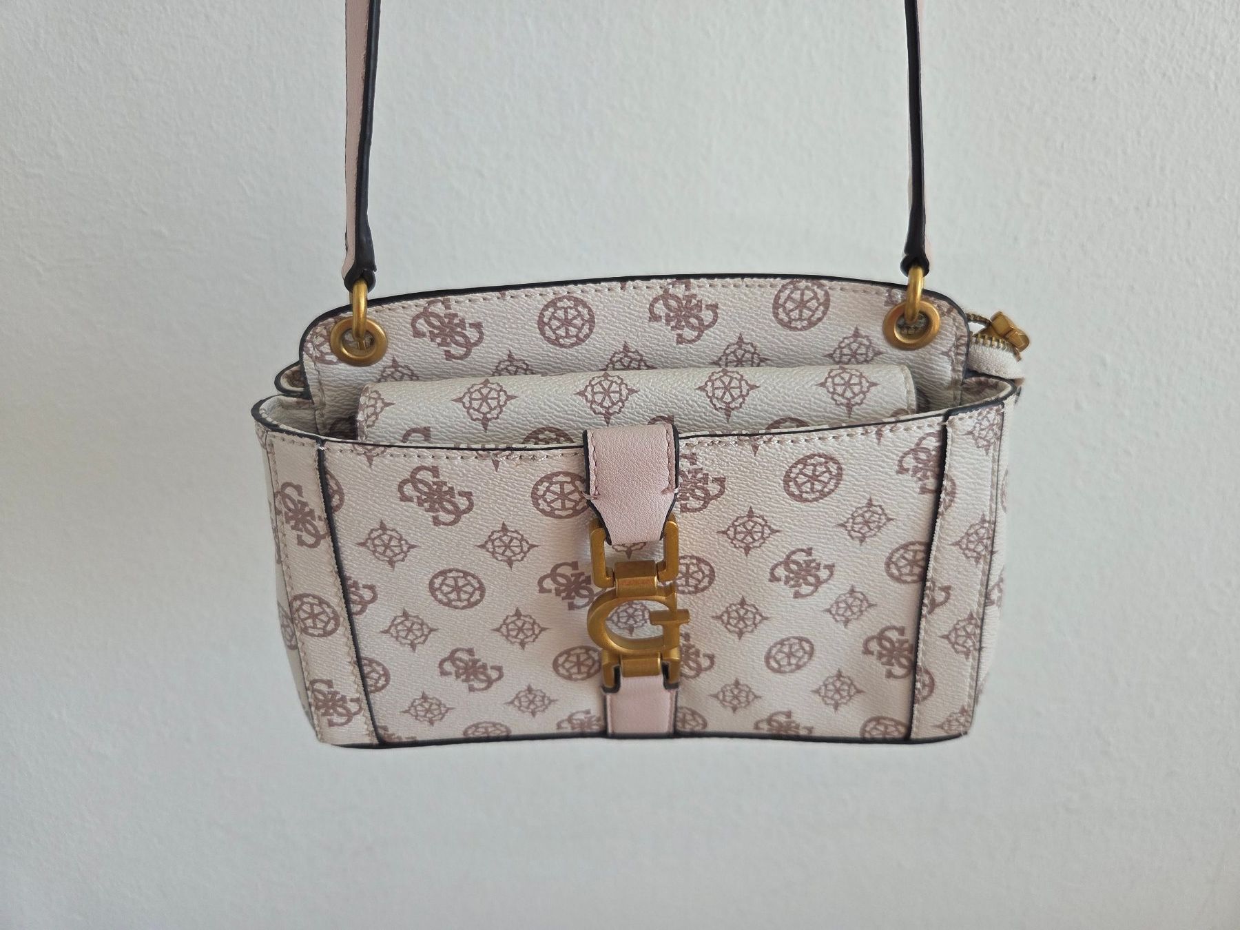 Guess Borse da donna: Umhängetasche von GUESS – Usato da Oberrieden venduto da Smart570 1