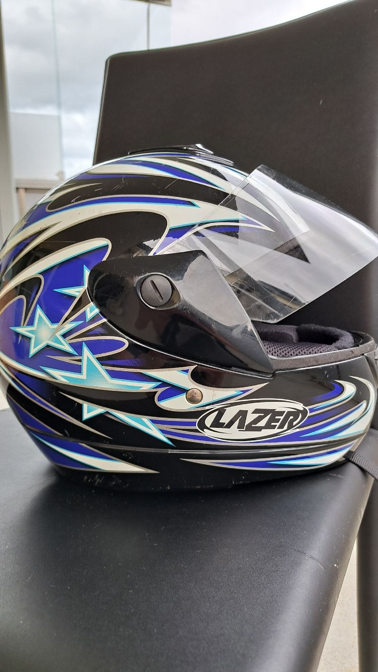 Helme & Visiere: blauer Motorradhelm – Gebraucht aus Abtwil AG von Queenstown