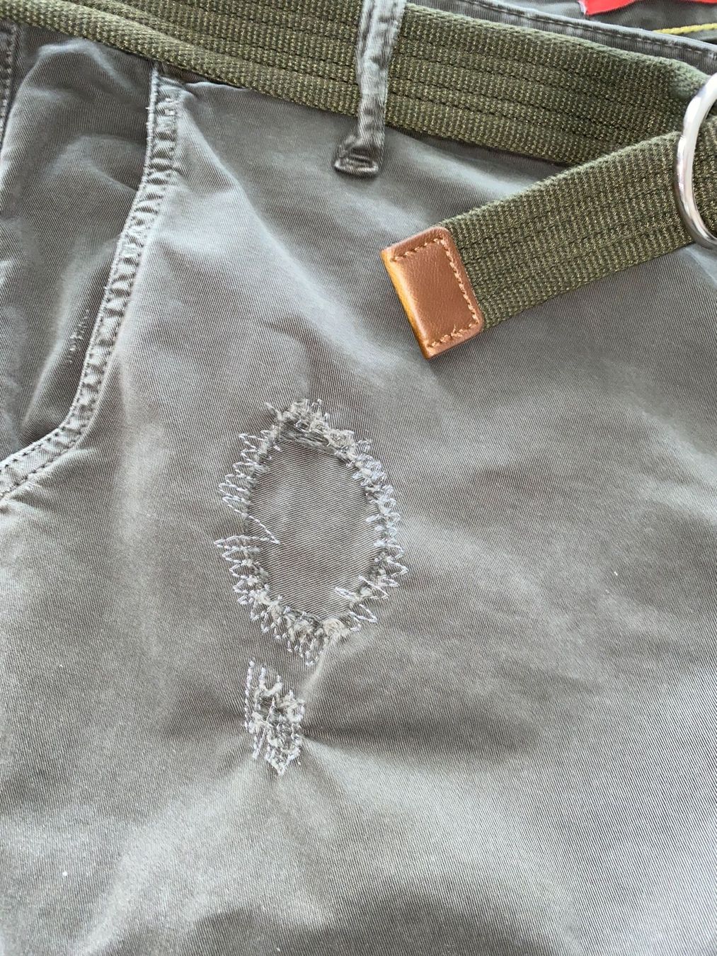 Jeans: DESTROYED JEANS MIT GURT, OLIVE GRÖSSE 48/50 SIEHE BILDER – Nuovo (secondo la descrizione) da thierachern venduto da Styl 2