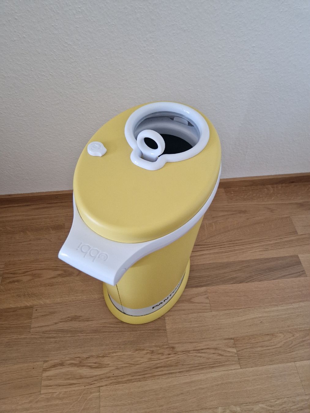 Abfalleimer: Limited Edition Pantone Ubbi Windeleimer – Gebraucht aus Basel von Alekto 5