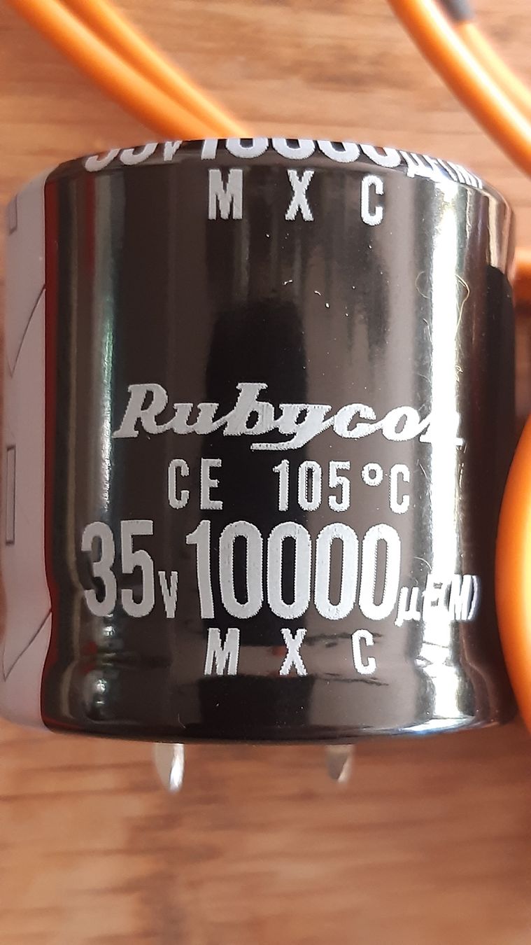 Componenti elettronici: Elektrolytkondensatoren Rubycon 35V 10000uF 3Stk. neu – Nuovo (secondo la descrizione) da Oey venduto da Parkplatzbrocki 1